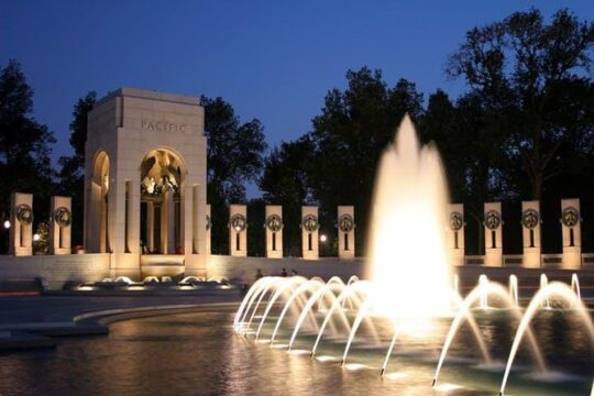 Night-Time Monuments Bus Tour with Optional Washington Monument
