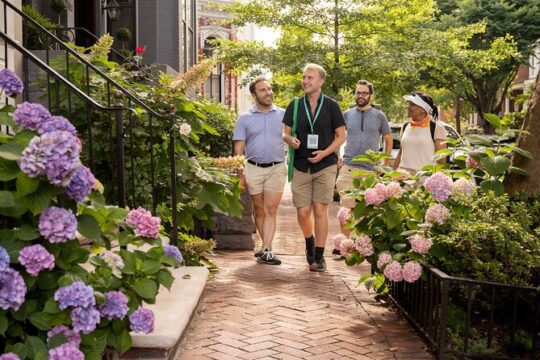 Old Town Alexandria in a Day with Round Trip Ferry Cruise